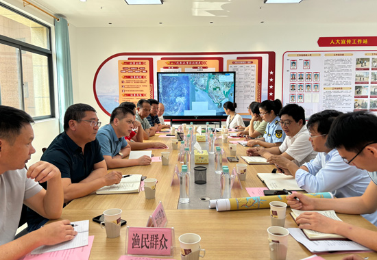 邀请海洋部门到园区听取渔民群众对养殖用海的意见建议。龙艳芳摄