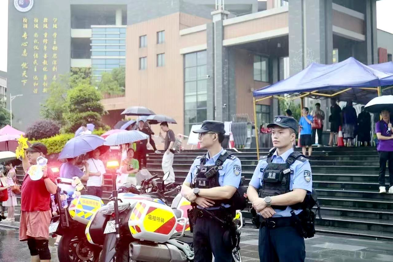 公安机关加强考点及周边秩序维护。广西公安厅供图