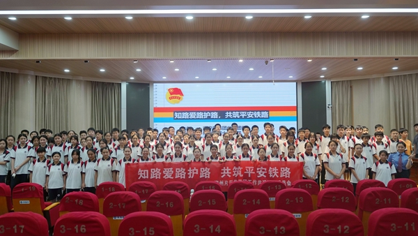 合影。曾凡珺摄