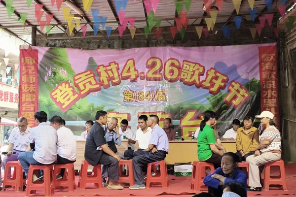 德保壮族山歌比赛。黄琪摄