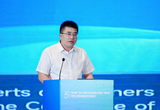 广西壮族自治区教育厅副厅长张勤芳致辞。南宁师范大学供图