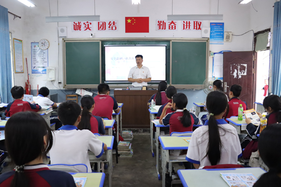 滨海分公司党支部书记开展安全知识课堂。叶春兰摄