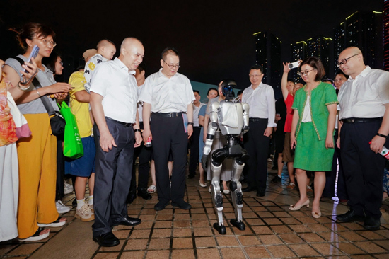 机器人表演。广西中医药管理局供图