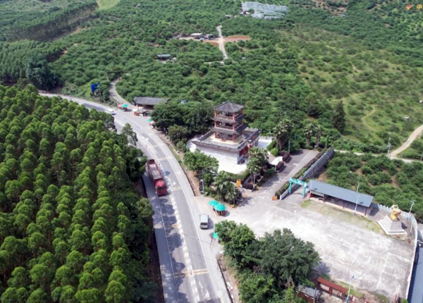 贺街镇三步梯产业路配套停车场。