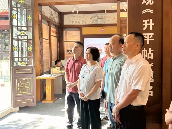 黨員參觀廣西廉政教育基地柳侯祠。