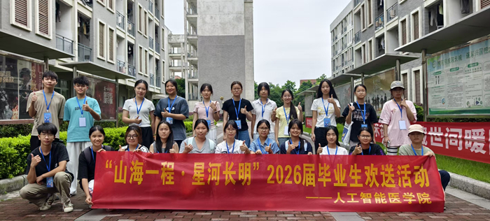 行李搬運志願服務隊。伍言鋒攝