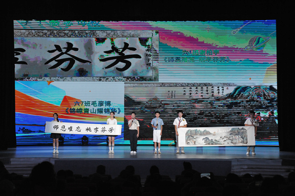 同學們將感恩凝於筆墨，以書畫匠心作品獻予母校