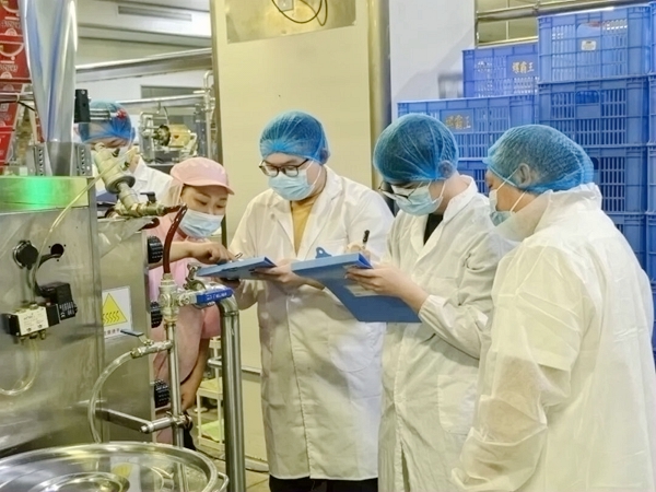 螺蛳粉生产车间实践教学。