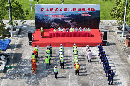 图为汛期应急演练