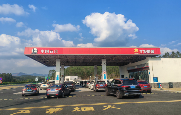 加油站服務通行車輛