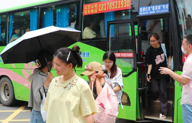 行走八桂 | 貴港：妥善轉運安置，學生情緒穩定截至7月9日12時30分，貴港市因洪災受困的多所學校共約3萬名師生已全部完成轉移安置……【詳細】 