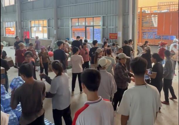 行走八桂︱保障物資供應，守護災區安全——記者實地探訪橫州救災物資保障情況7月9日，記者探訪位於橫州市健康物流產業園的救災物資集散中心，現場了解災區物資保障情況……【詳細】 