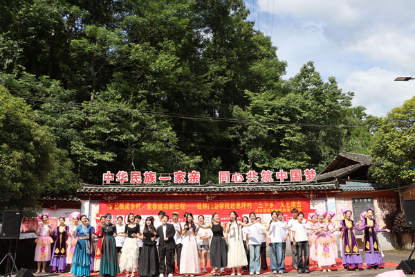 文艺演出现场。桂林旅游学院供图