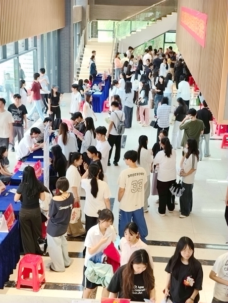双选会现场。