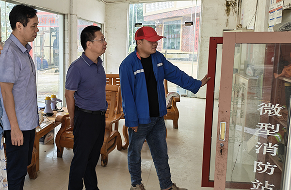 北海市商務局檢查組同步開展安全生產隱患排查，嚴防因災誘發消防、電氣安全事故。