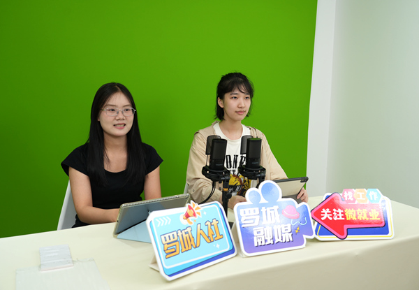 開展線上直播帶崗活動。謝馨漫攝
