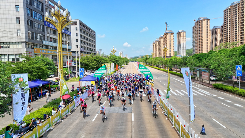 骑遇广西——2026“快客杯”南宁空港大学城(扶绥站)公路自行车挑战赛圆满落幕(图1)