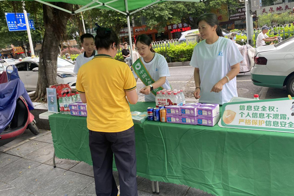 中国人寿财险桂林中支走进桂康社区开展宣传活动。中国人寿财险广西分公司供图