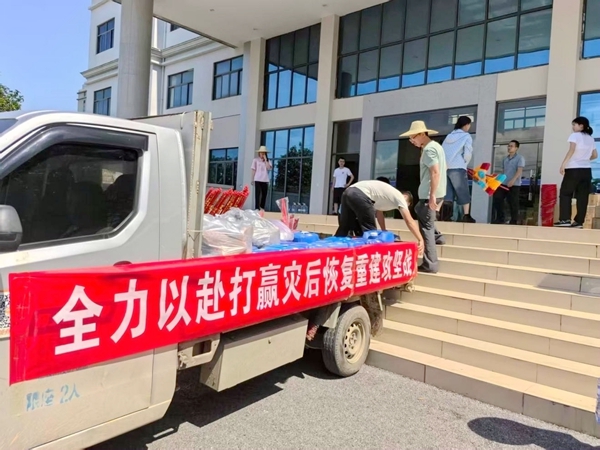 搬运物资。
