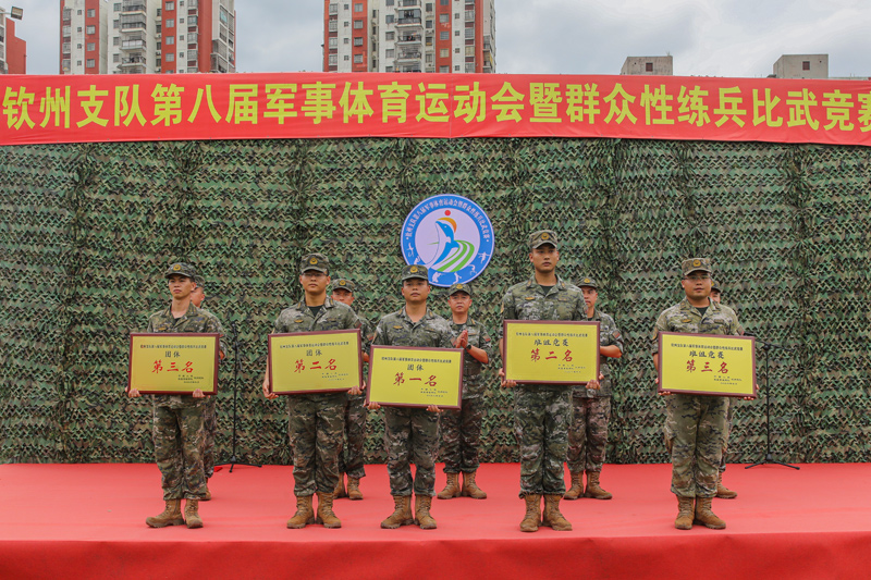 获奖集体合影。许阔摄