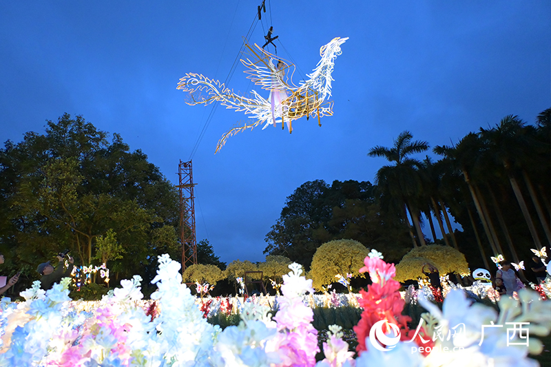 高空飛天秀。人民網記者 雷琦竣攝