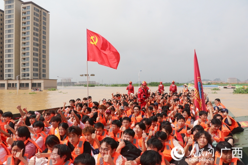 这抹“红”筑起冲不垮的“堤”(图2)