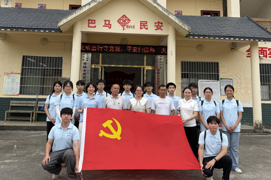 實踐團赴民安村活動合影。李登峰攝