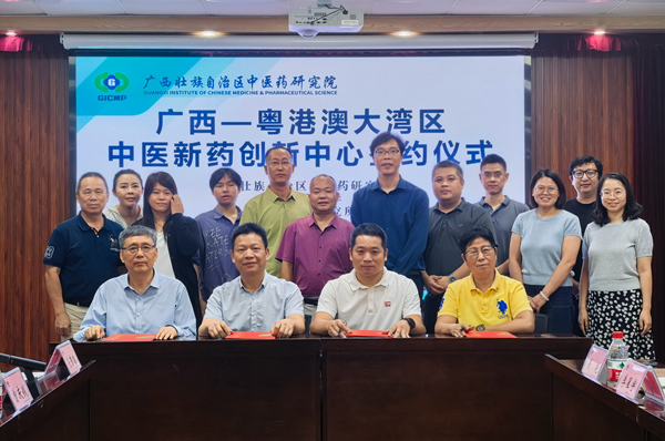 合作签约仪式现场。欧阳钢桥摄