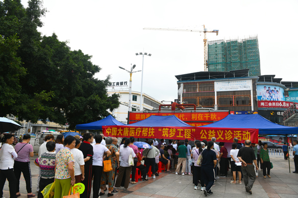 义诊现场。李阳摄