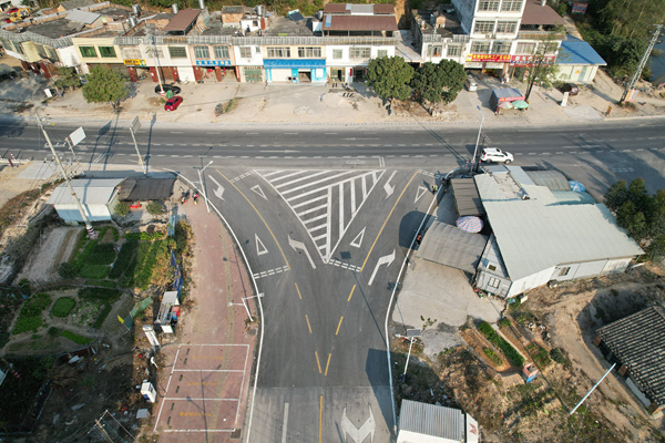 省道206线平山至陆落段公路改建工程K405+200玉林市陆川县滩面镇路段路口改造后（林冠华 摄）