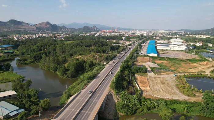 玉林公路发展中心管养，广西北投交通养护科技集团有限公司负责修缮的国道241线呼和浩特至北海公路K3281+227北流市三叉塘小桥