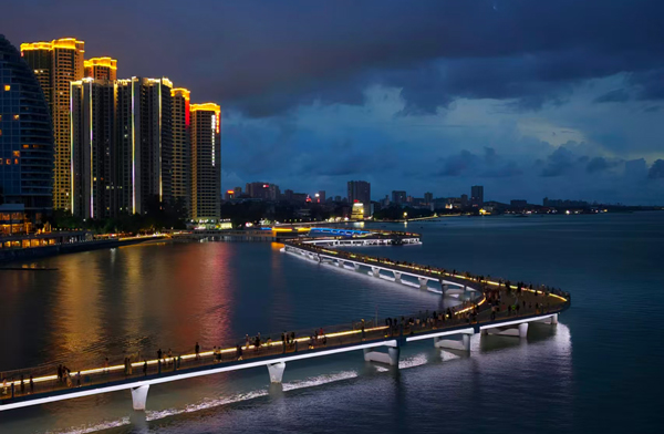 北海黄金北岸栈道的夜景