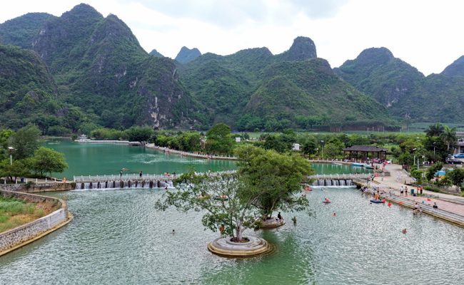 龙潭灵湖景区。周金鹏摄