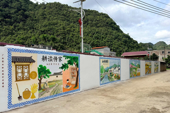 实践团墙绘成果。学校供图