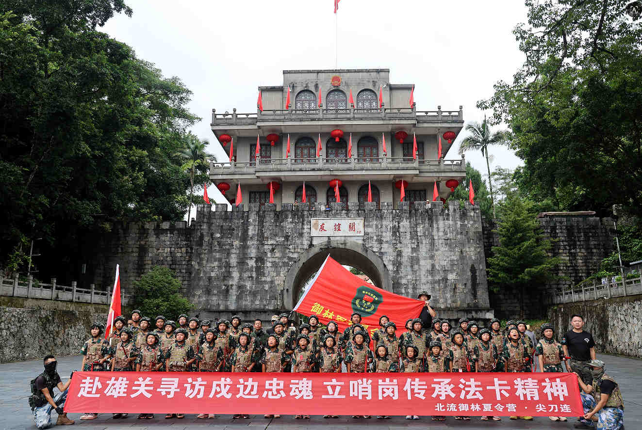 在友谊关开展研学活动。