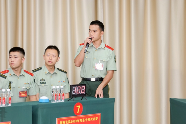 选手进行答题。欧伟彬摄