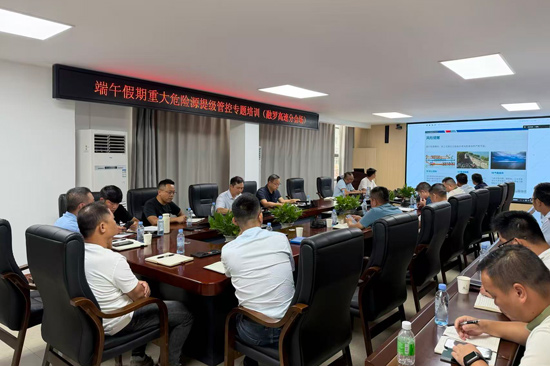 開展重大危險源提級管控專題培訓。融羅高速公司供圖