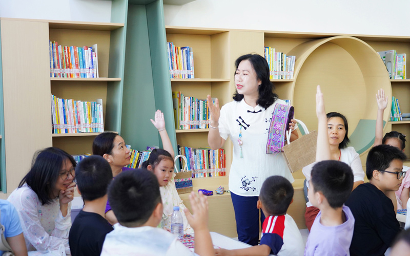 广西15个高铁读书驿站同步开展阅读推广活动