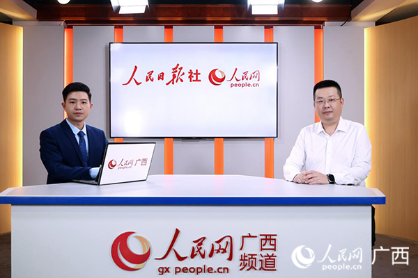 广西华谊能化党委书记、董事长梁泉涌接受人民网专访。人民网记者 谭江波摄