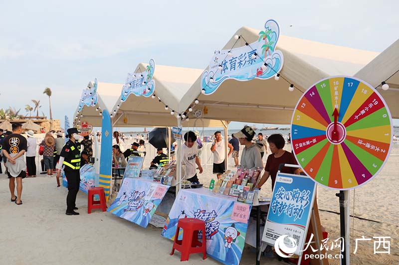 “好玩好燃 乐购八桂”惠民集市。人民网 刘璐瑶摄