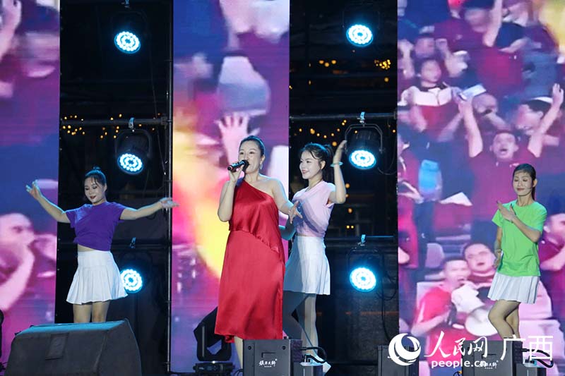 精彩纷呈的表演节目轮番上演。人民网 刘璐瑶摄