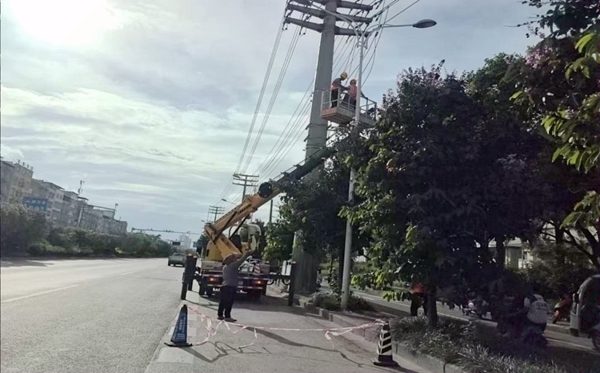 安装路灯。