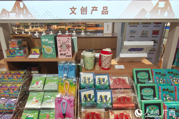 琳琅满目的文创产品。人民网记者 王勇摄
