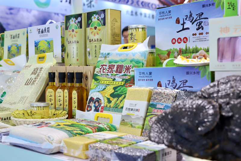 現場展示的田林特色農產品。魏朝聖攝