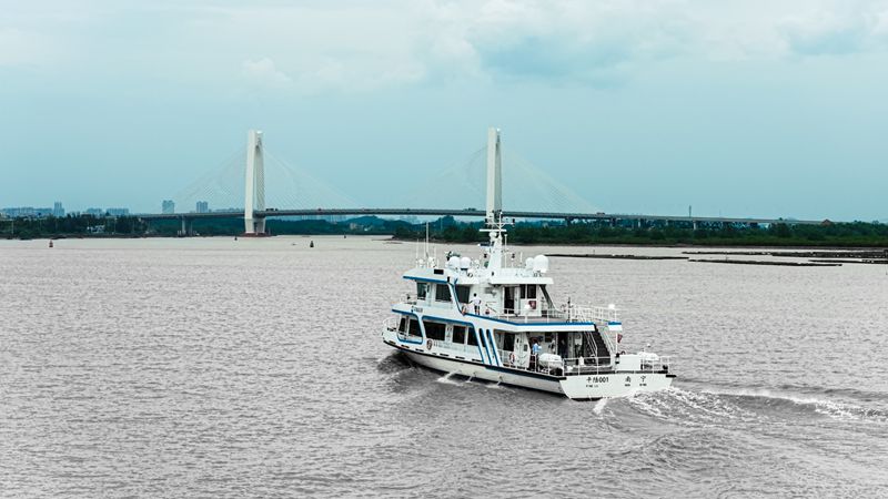 “平陆001”驶入平陆运河航段。平陆运河集团供图