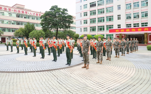 武警賀州支隊隆重舉行2026年夏秋季士兵退役儀式。