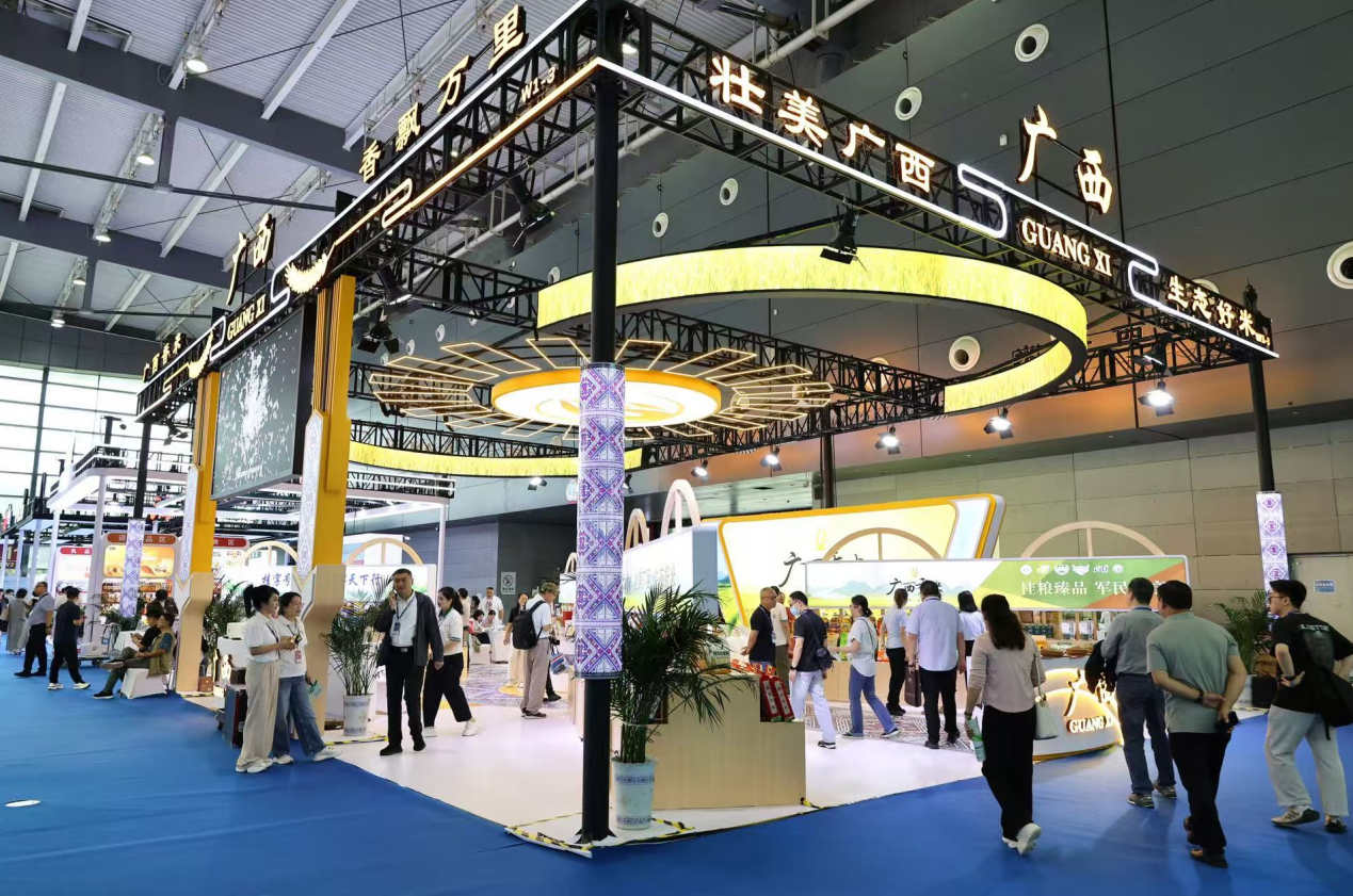 第八届中国粮食交易大会广西展馆。颜立直摄