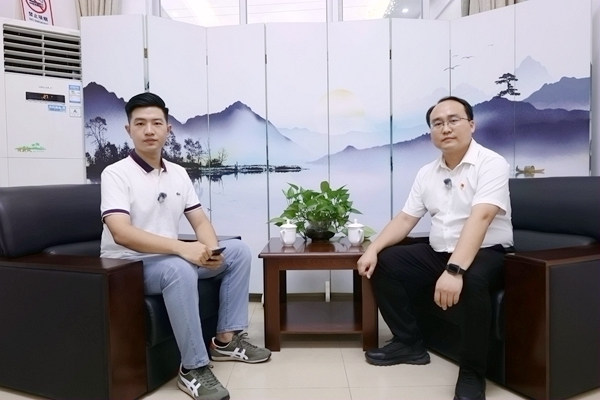 专访现场。