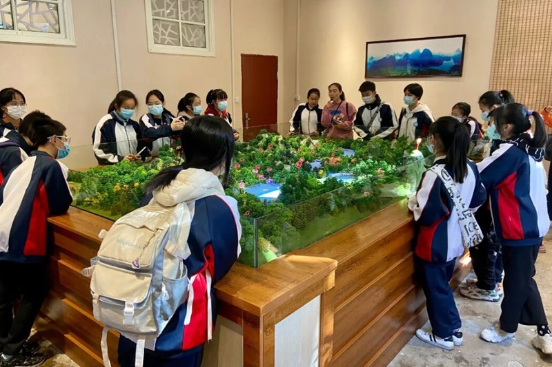 六大课程为每位学生搭建个性化成长平台。柳州市第三十五中学供图