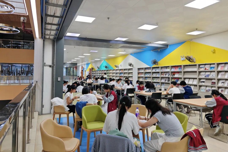 校内书香氛围浓厚。柳州市第一中学供图